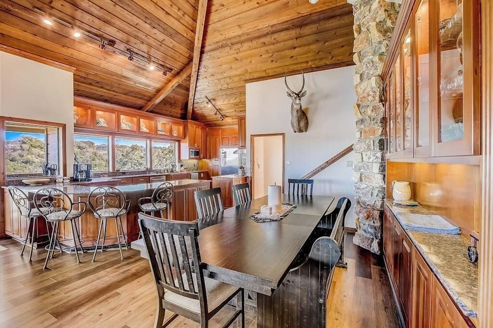 House, Multiple Beds (Stone Lodge) | 7 bedrooms, individually decorated, individually furnished, bed sheets