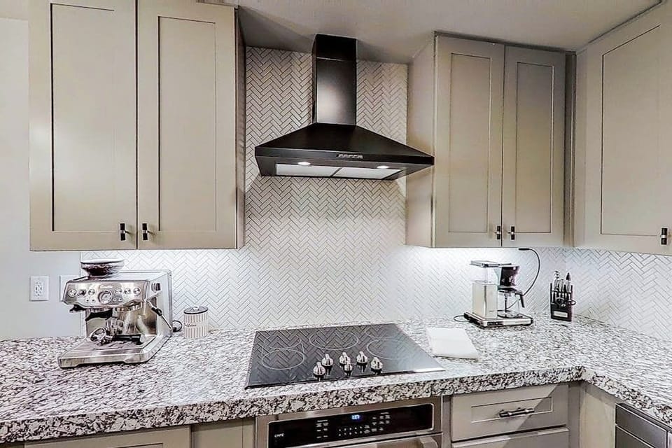Condo, Multiple Beds (Lake Escape) | Private kitchen