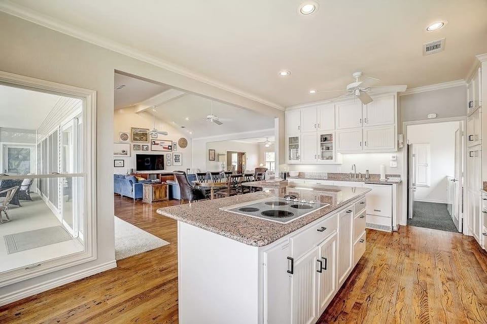 House, Multiple Beds, Balcony, Pool View (Tatanka Lodge) | Private kitchen