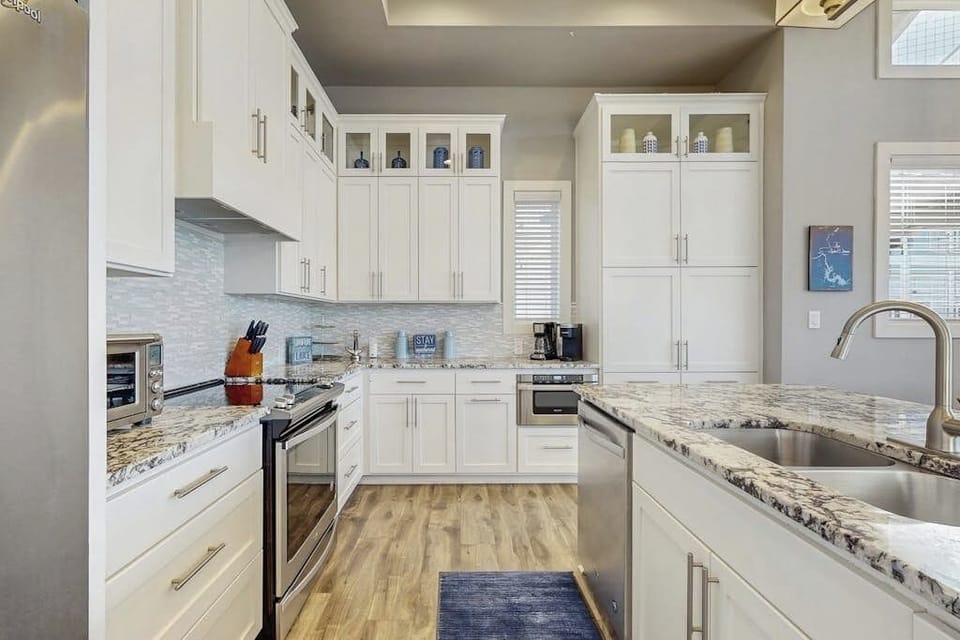 House, Multiple Beds (Blue Sky View) | Private kitchen