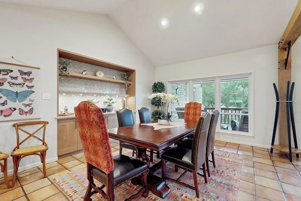 House, Multiple Beds (Getaway to Horseshoe Bay) | 3 bedrooms, individually decorated, individually furnished, bed sheets