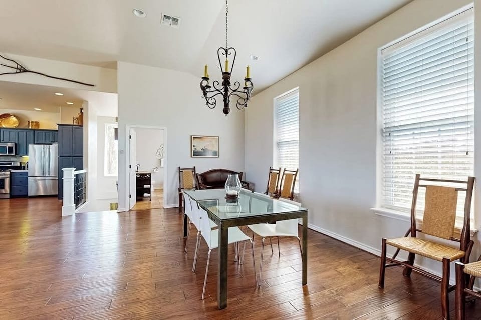 House, Multiple Beds (Spicewood Outback) | 4 bedrooms, individually decorated, individually furnished, bed sheets