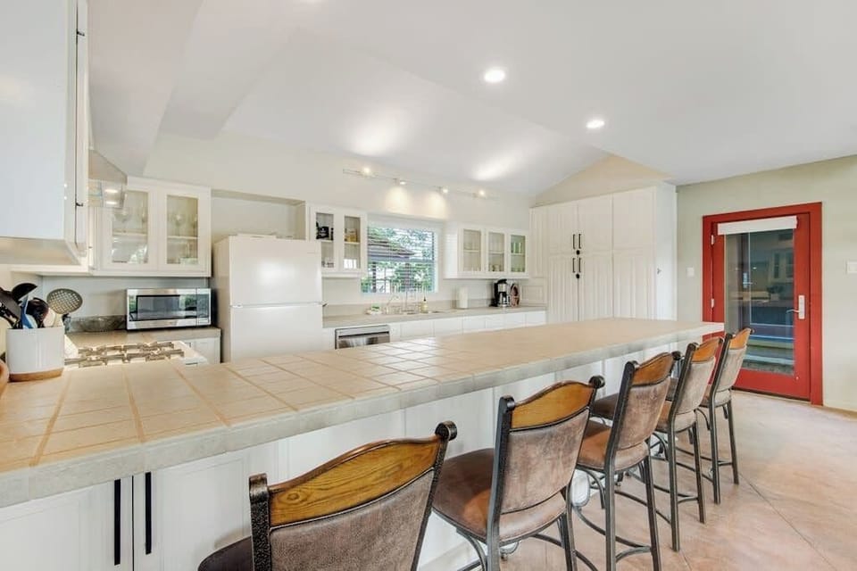 House, Multiple Beds (Green River Lodge - Lake LBJ) | Private kitchen