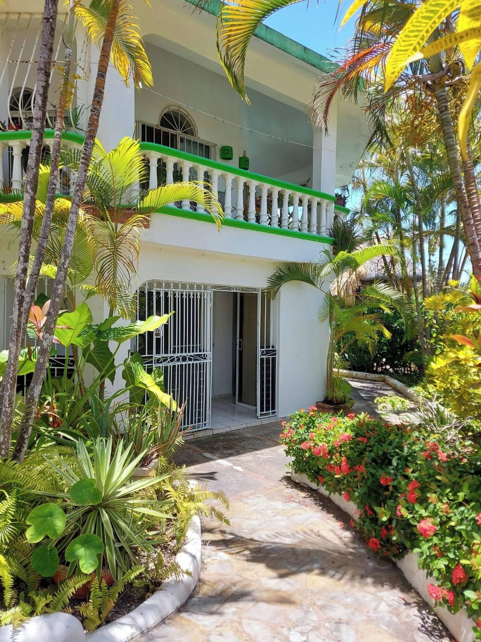 Apartment, 2 Bedrooms, Smoking, Balcony | Garden