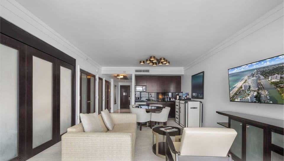 Studio, City View | Living area