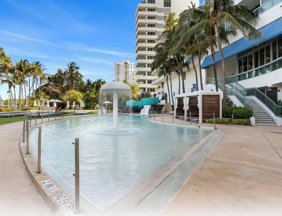 7 outdoor pools