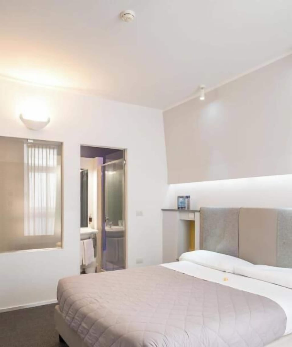 Double Room | WiFi (free), bed sheets
