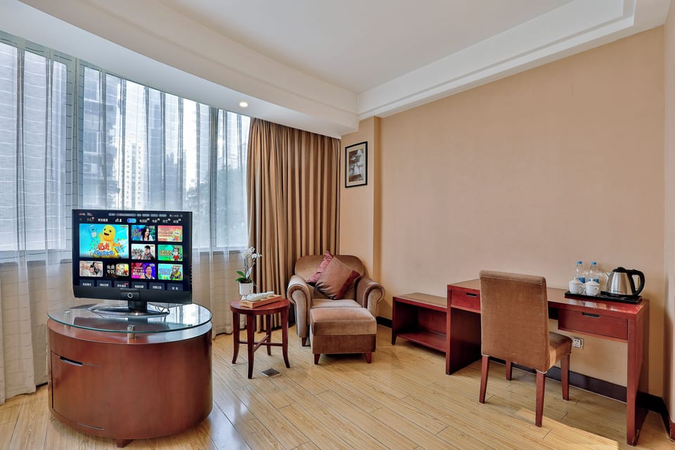 Executive Suite, City View | Interior