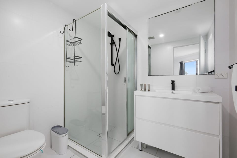 Spacious 2-bed Stay on Marine Parade Apartment in Main Beach