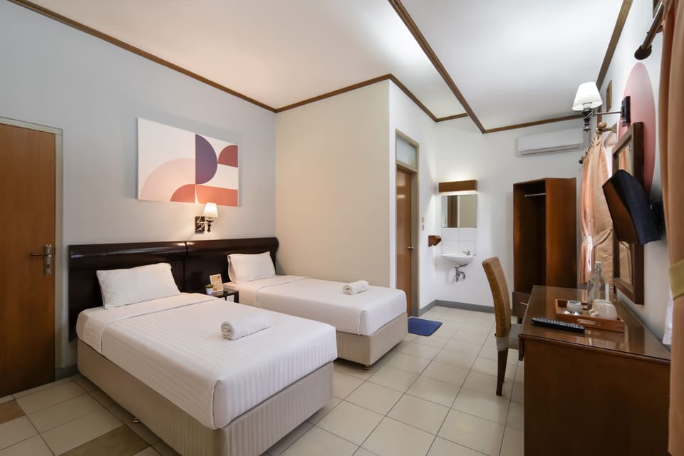 Deluxe Room, 2 Twin Beds | Free WiFi, bed sheets
