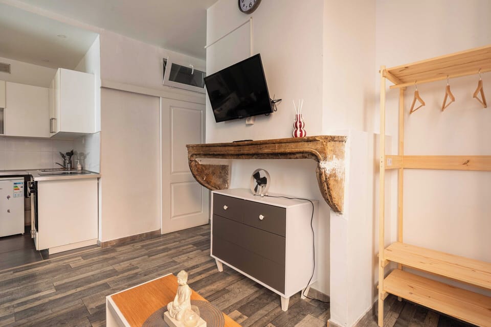Apartment | Private kitchen | Fridge, microwave, oven, stovetop