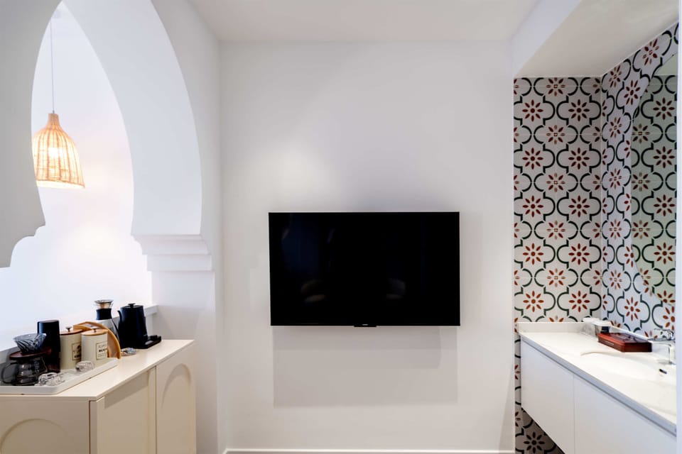 Superior Single Room, Lake View | Interior
