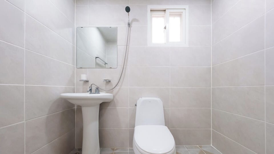 Basic Room, 1 Bedroom (pension) | Free WiFi