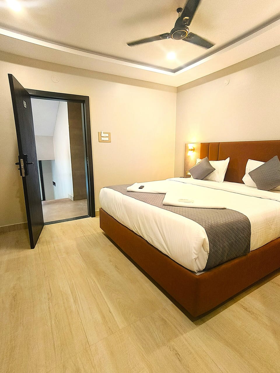 Standard Double or Twin Room | Desk, laptop workspace, WiFi (free)