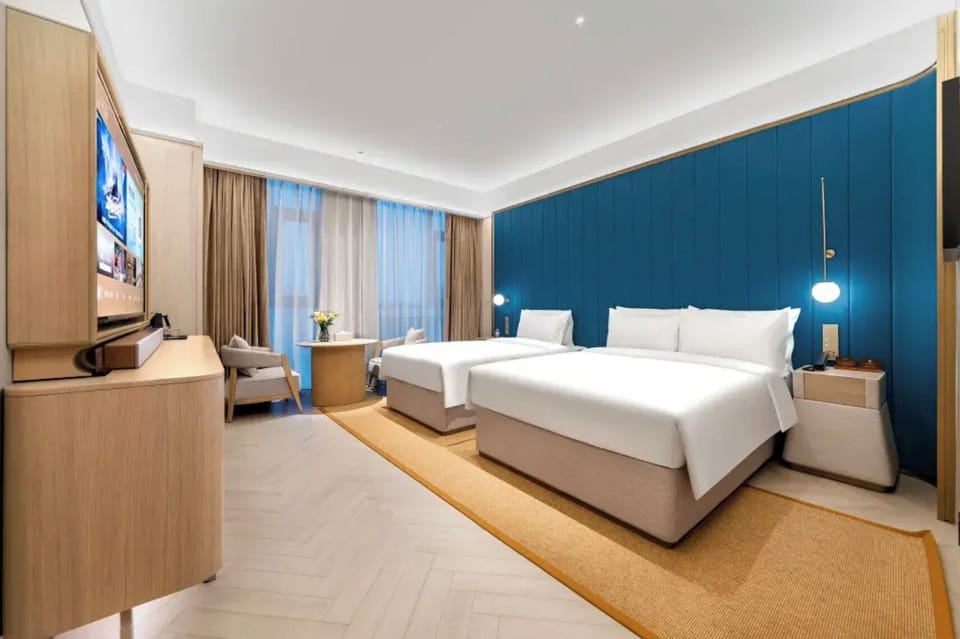 Superior Twin Room | Premium bedding, down comforters, pillowtop beds, laptop workspace