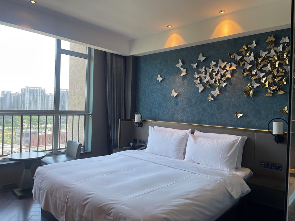 Business Double Room, Partial Ocean View | Down comforters, in-room safe, desk, laptop workspace