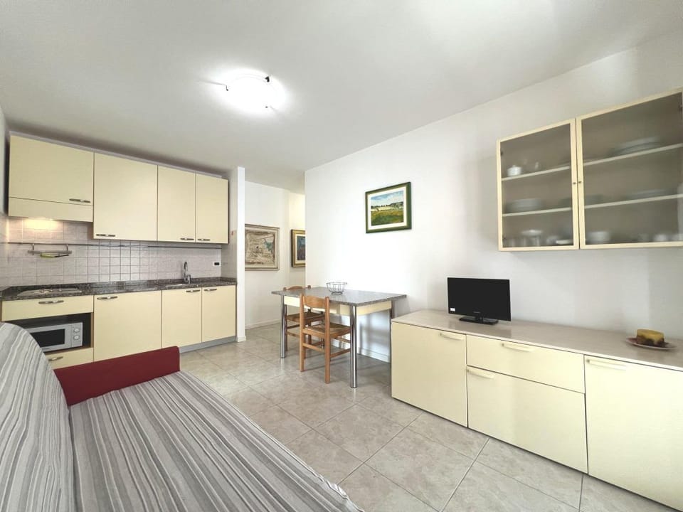 Apartment, 1 Bedroom, Terrace, City View | Interior