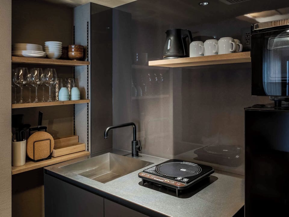 Traditional House, 3 Bedrooms, Kitchen, Garden View | Private kitchen | Full-size fridge, microwave, stovetop, electric kettle