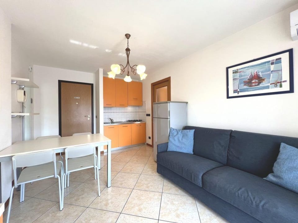 Apartment, 1 Bedroom, Terrace, City View | Living room