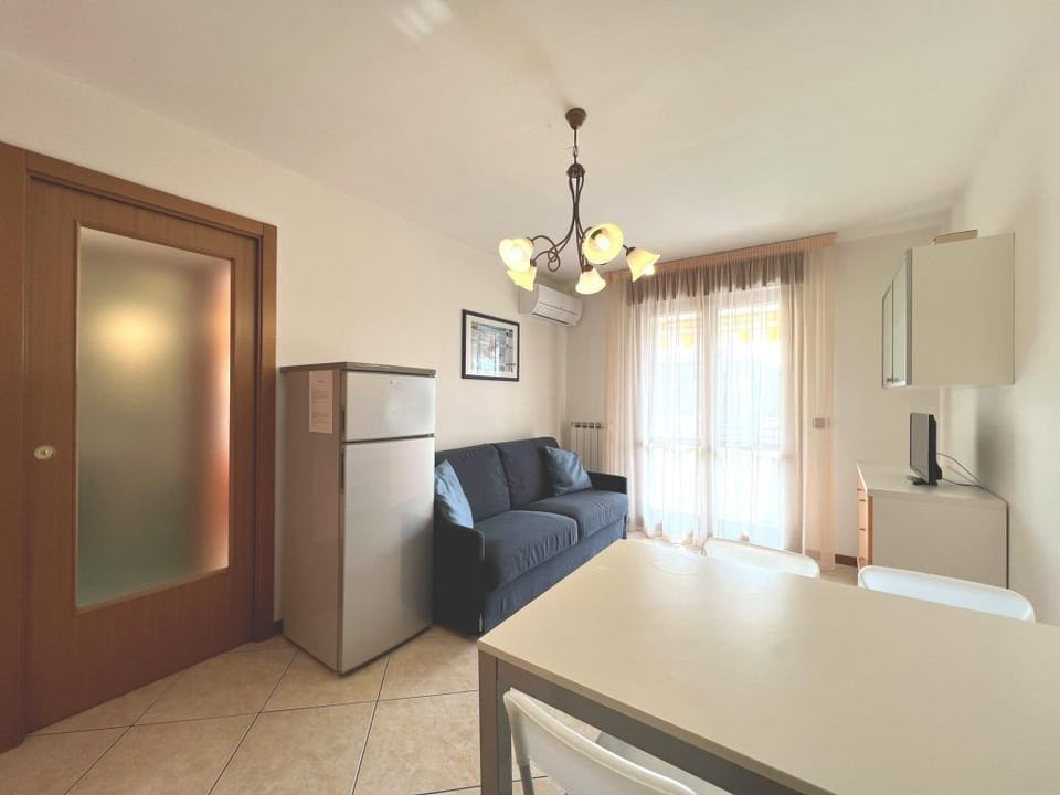 Apartment, 1 Bedroom, Terrace, City View | Living area