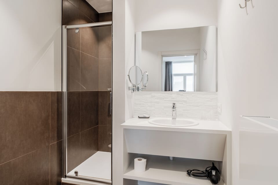 Comfort Double Room | Hypo-allergenic bedding, minibar, in-room safe, desk