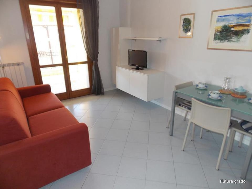 Apartment, 1 Bedroom, Terrace, City View | Living room
