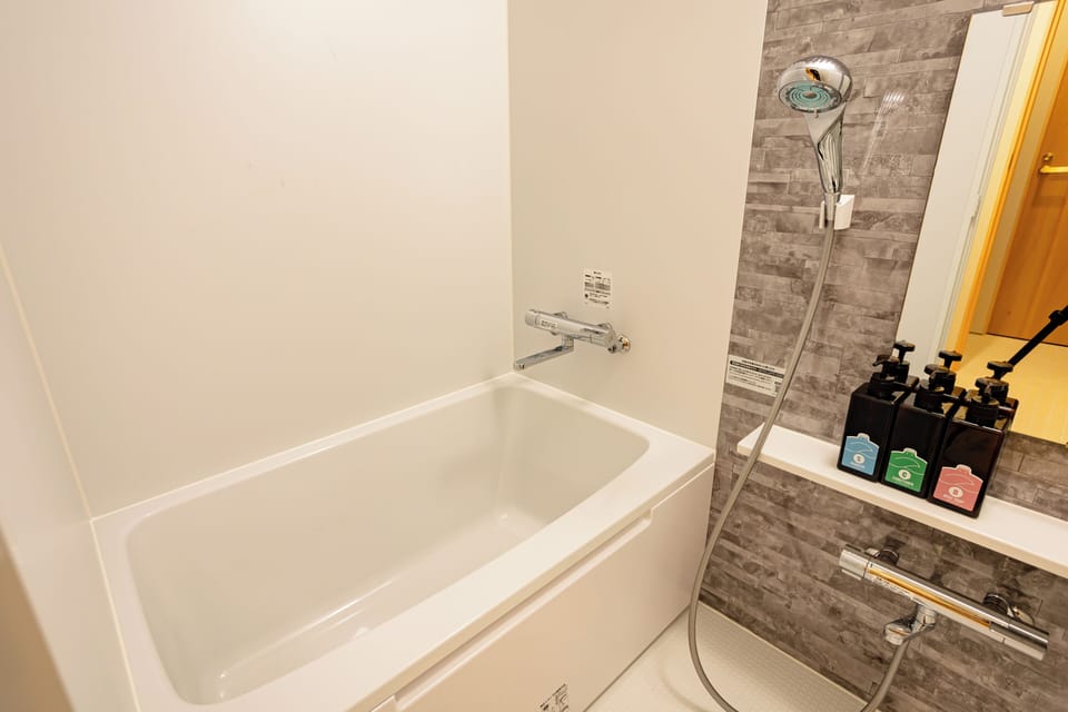 Separate tub and shower, free toiletries, shampoo
