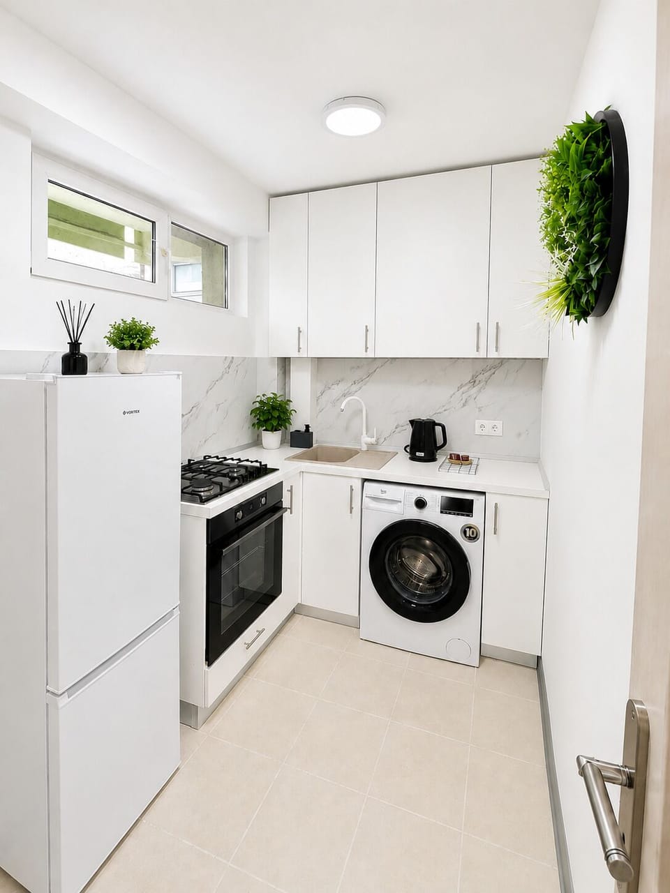 Luxury Studio, 1 Queen Bed, Non Smoking | Private kitchenette | Full-size fridge, oven, stovetop, cookware/dishes/utensils
