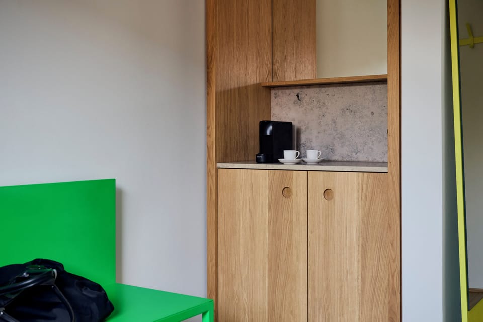 Deluxe Studio | Private kitchen | Mini-fridge, highchair