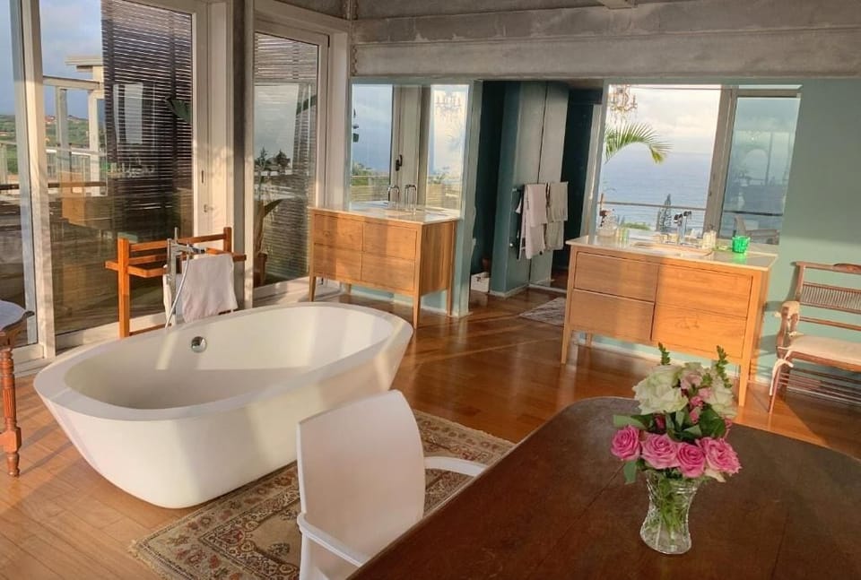 Executive Double Room, Balcony, Sea View | Bathroom | Separate tub and shower, free toiletries, hair dryer, towels