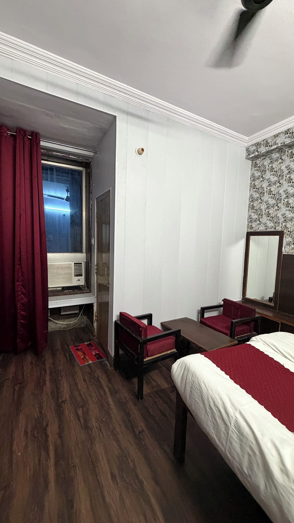 Luxury Room | Rollaway beds, bed sheets