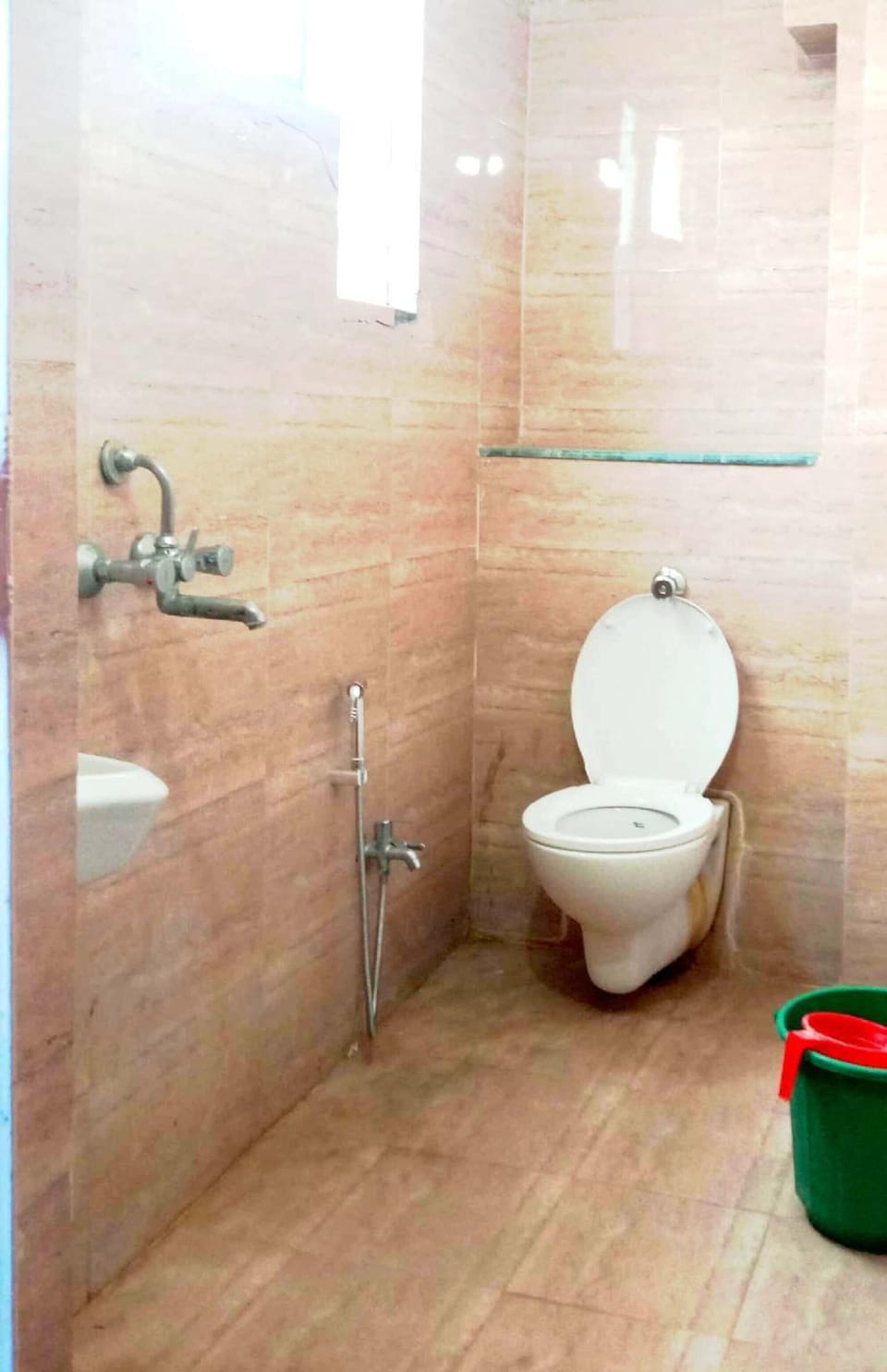 Luxury Room | Bathroom | Shower, free toiletries, soap