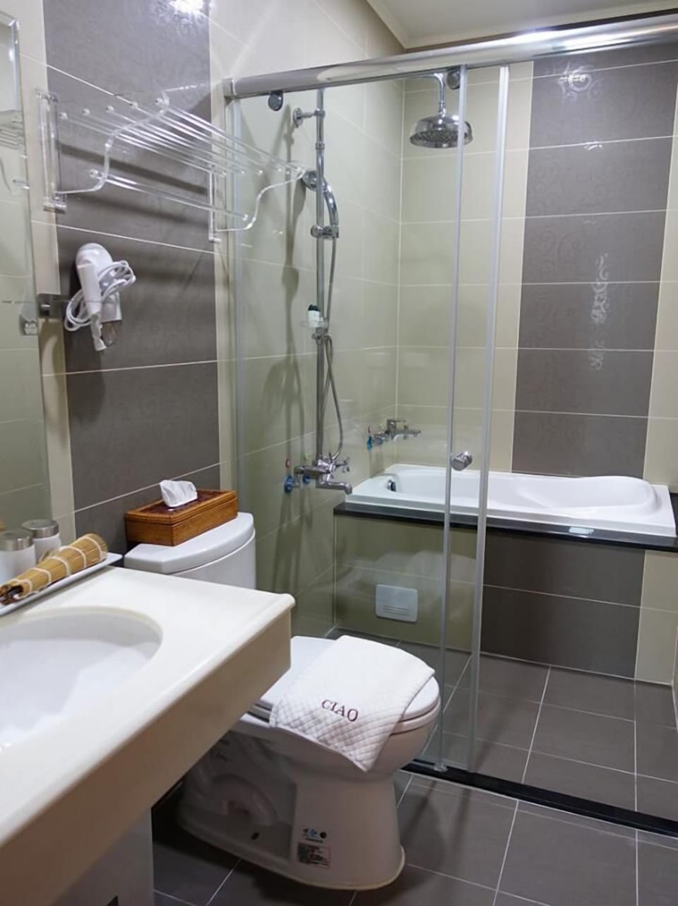 Comfort Double Room, Ocean View (301) | Bathroom | Free toiletries, hair dryer, slippers, towels