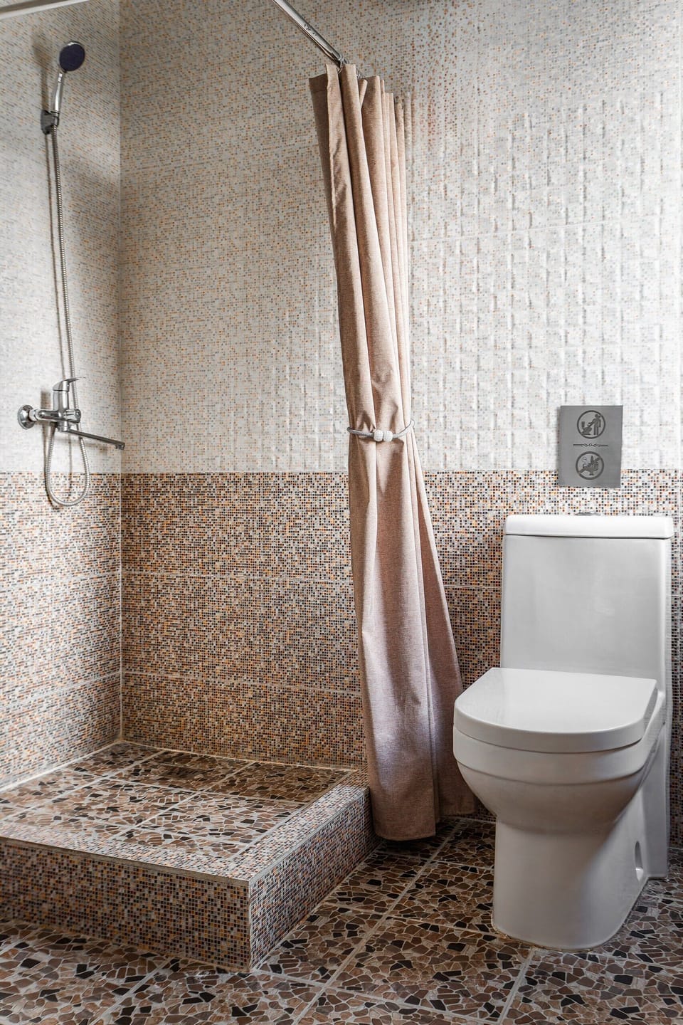Comfort Triple Room, Canal View | Bathroom | Shower, hair dryer, towels, toilet paper
