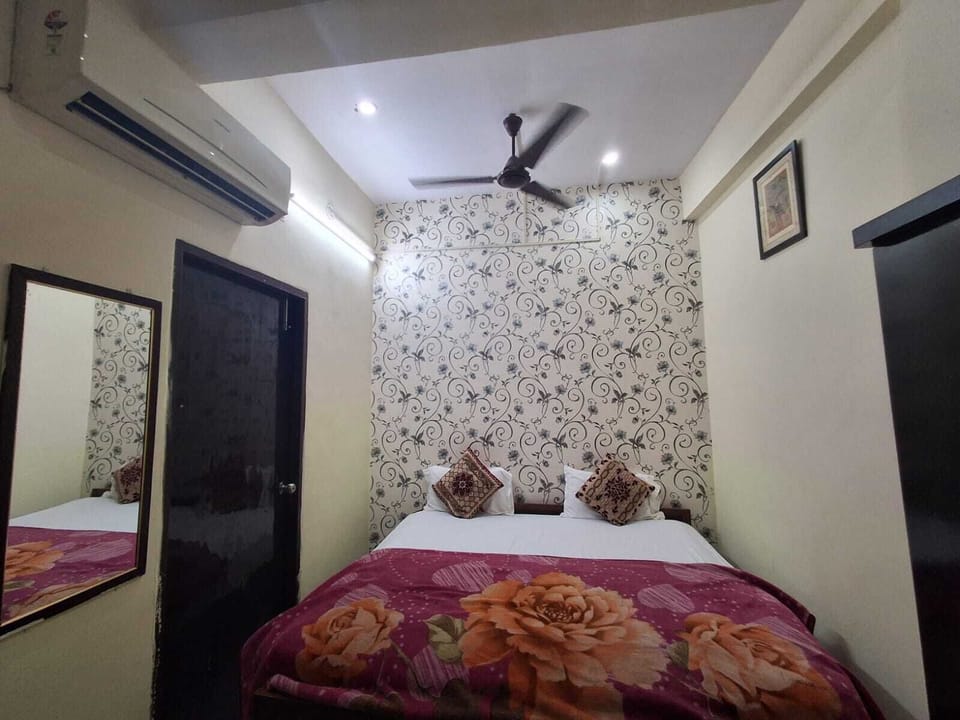 Deluxe Double Room, City View | Desk, free WiFi