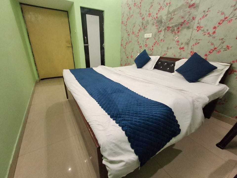 Superior Double Room, City View | Desk, free WiFi
