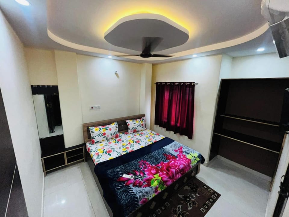 Signature Double Room, City View | Desk, free WiFi