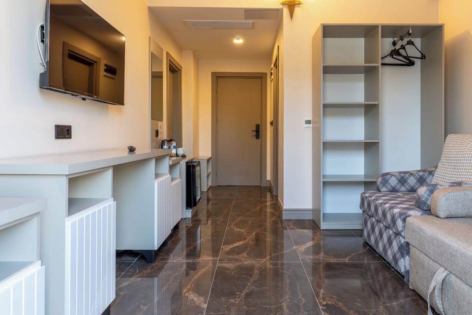 Family Suite, 2 Bedrooms, Mountain View | Egyptian cotton sheets, premium bedding, Select Comfort beds, minibar