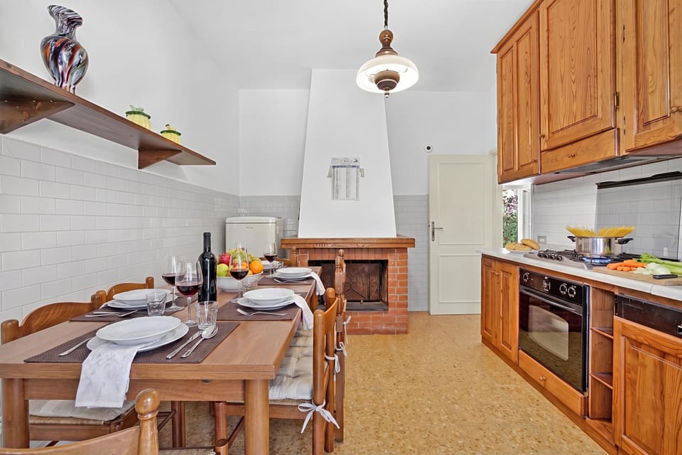 Family House, 3 Bedrooms, 2 Bathrooms (Casa Colombo In Forte Dei Marmi) | Dining