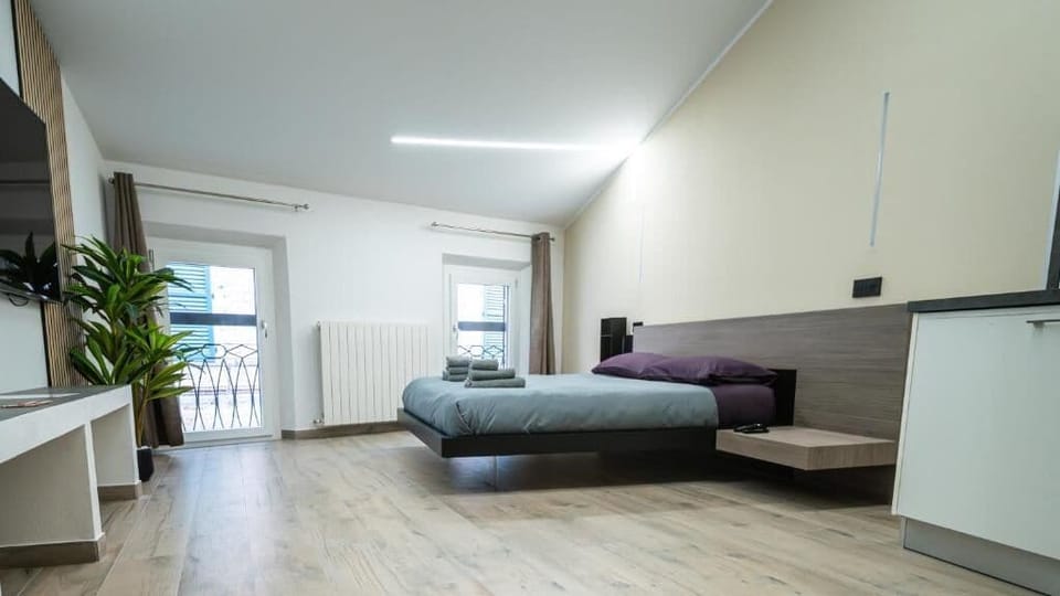 Studio Suite, Balcony, Courtyard View | WiFi (free)