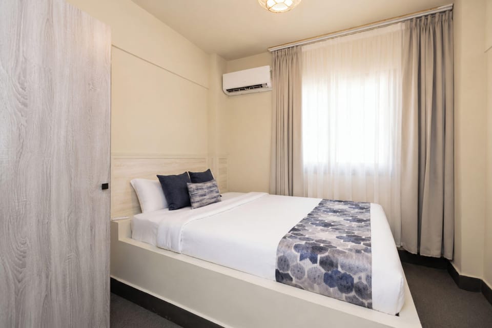 Family Suite | In-room safe, desk, blackout drapes, soundproofing