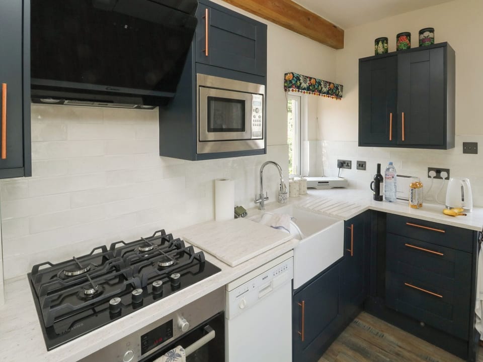 Cookware/dishes/utensils