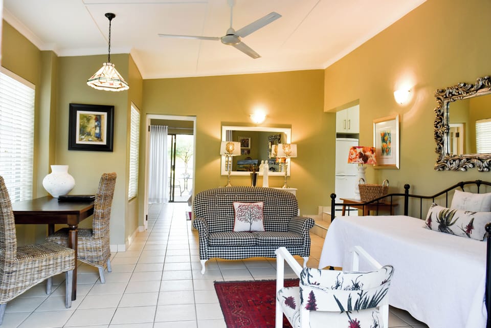 Standard Double Room, Garden View | Interior