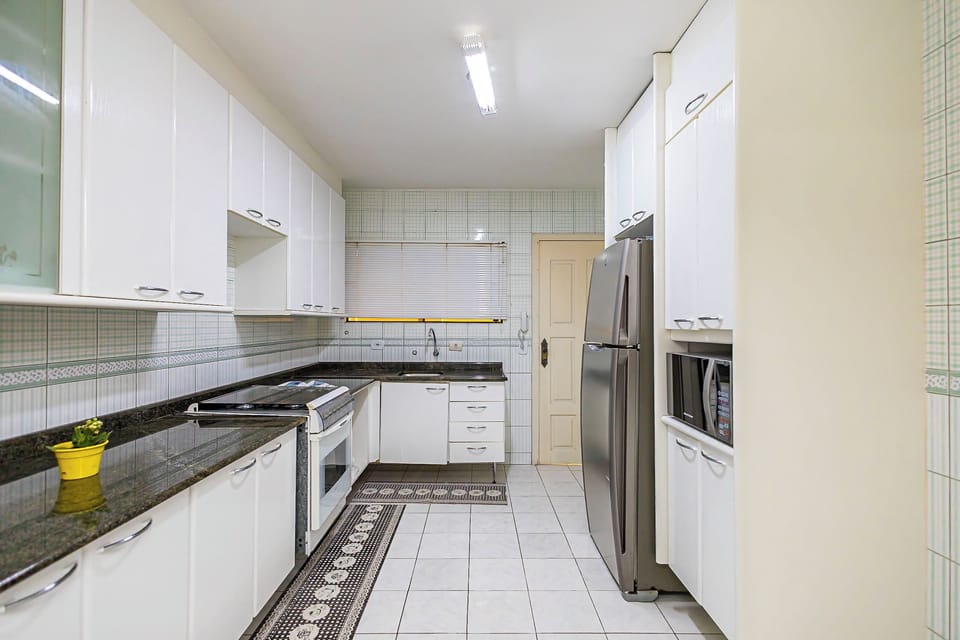 Fridge, microwave, stovetop, cookware/dishes/utensils