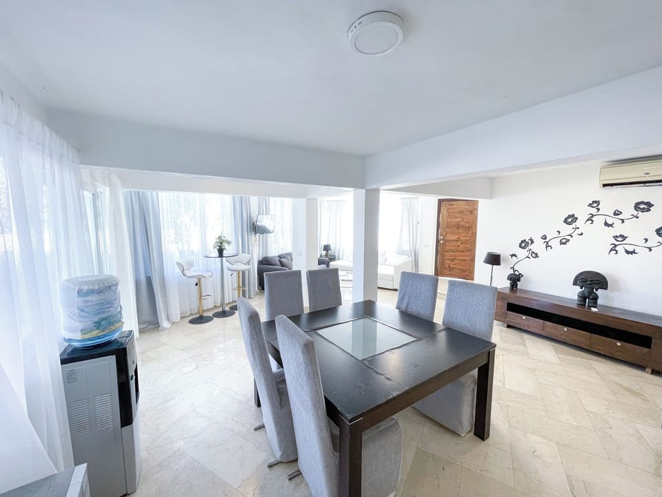Deluxe Apartment, Beach View | Interior