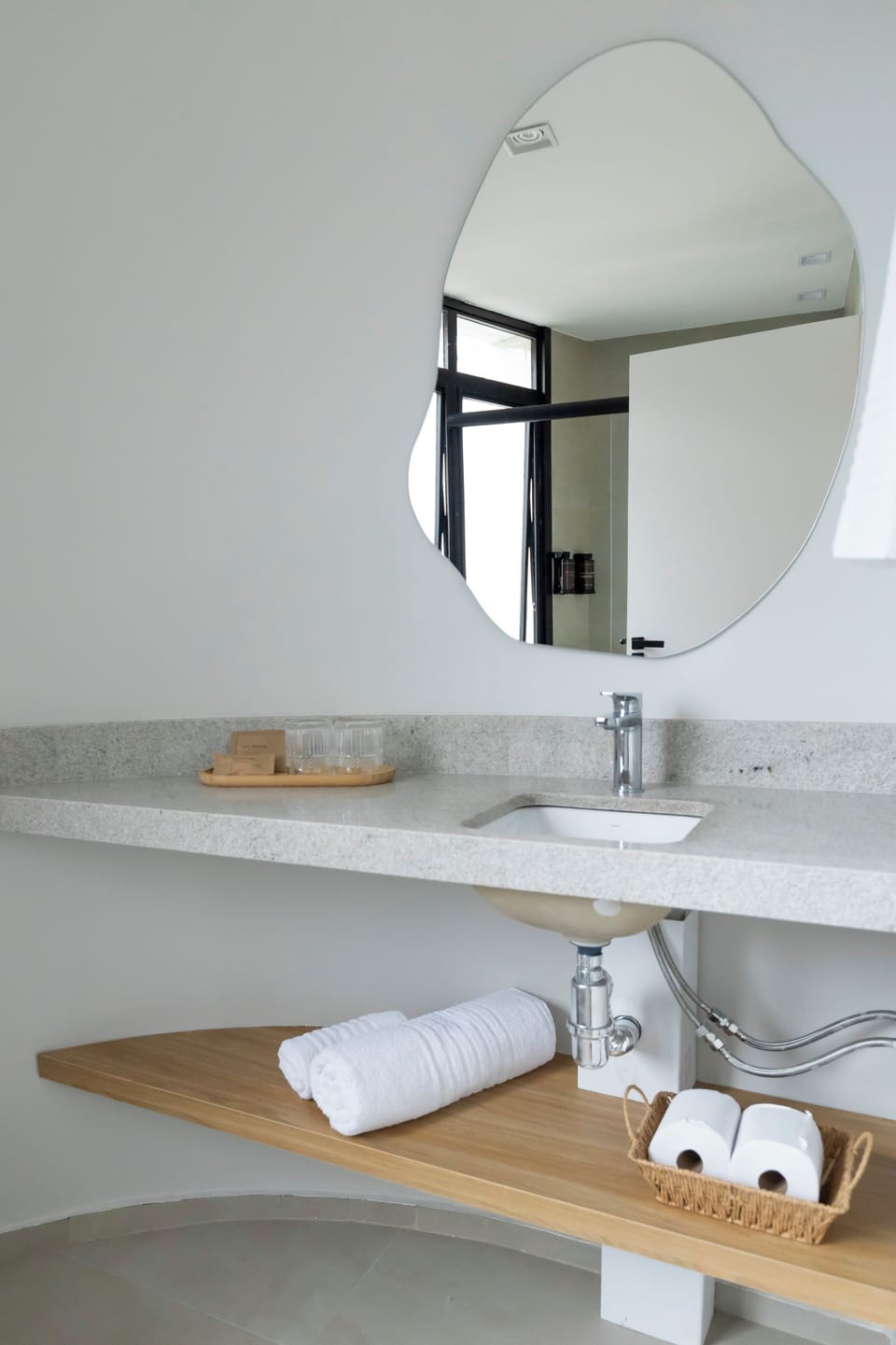 Shower, free toiletries, hair dryer, bathrobes