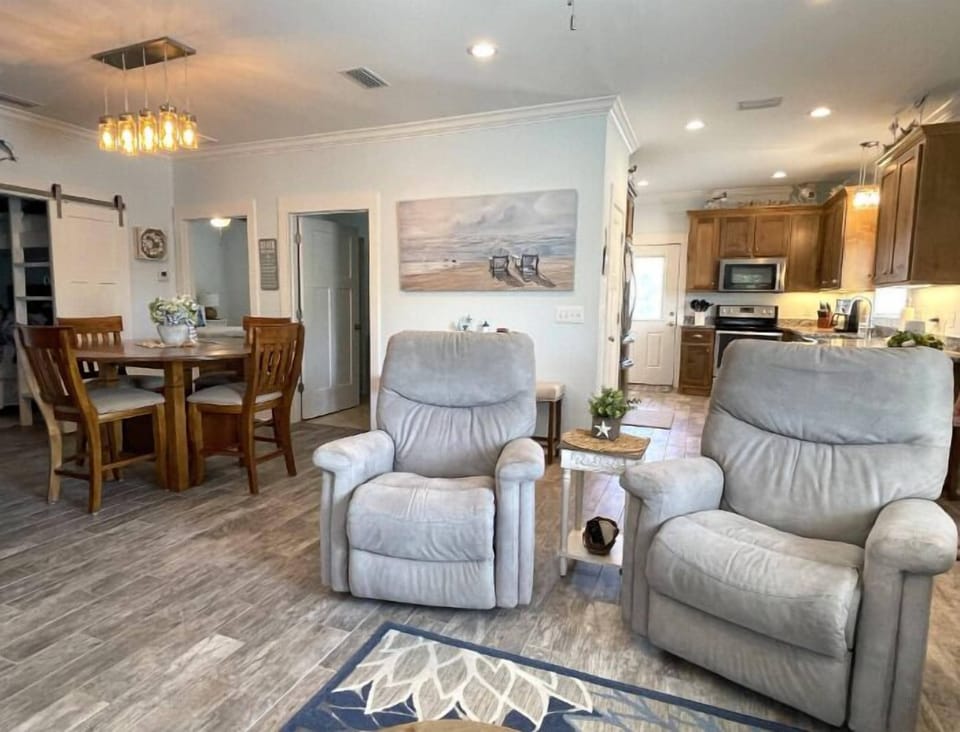 House, Multiple Beds (Rookery III 7026 - Teal Waters) | Interior