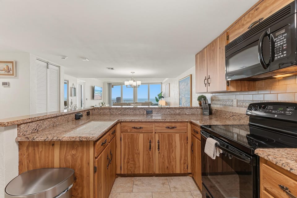 Condo, Multiple Beds (The Shores Club 402) | Private kitchen