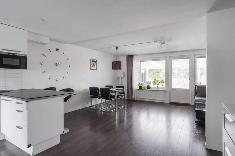House, 4 Bedrooms, Balcony | Dining