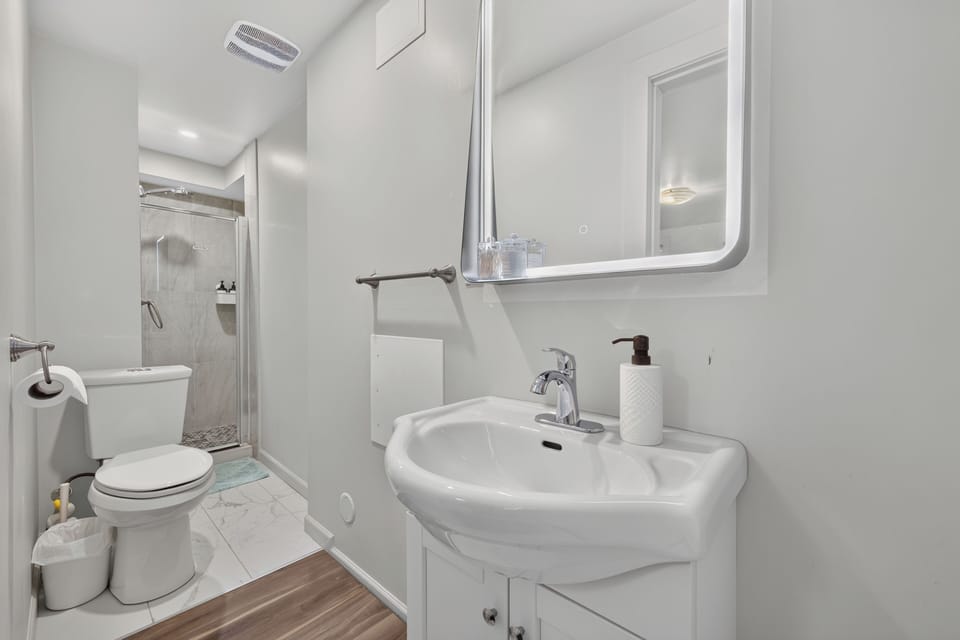 Shower, free toiletries, hair dryer, towels